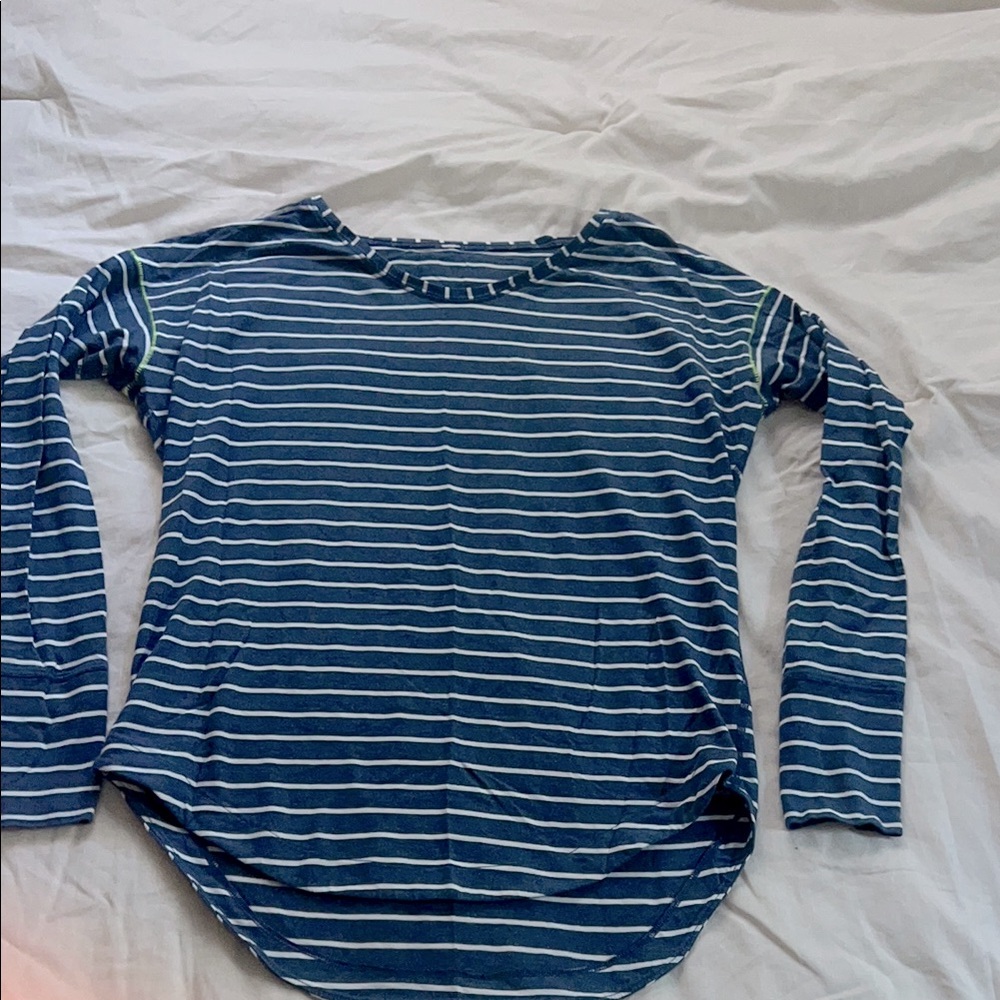 Lululemon weekend Long Sleeve Shirt - Picture 2 of 7